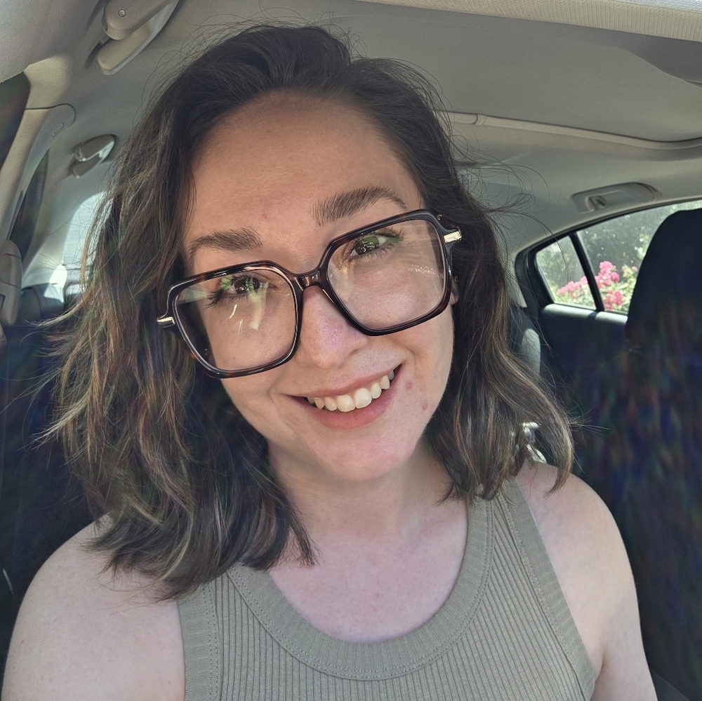 Meet your Posher, Kira